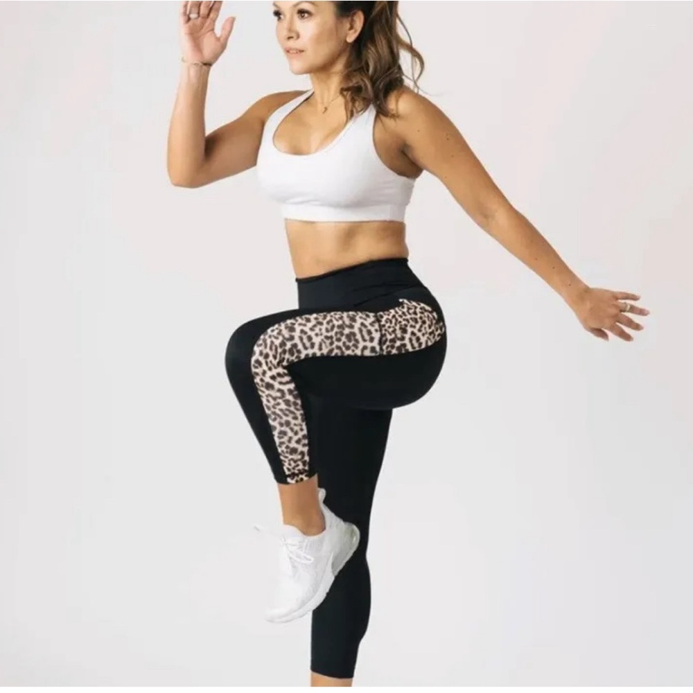 NWT Leopard Pocket Brilliant Hi-Rise Capri 20", Medium (6-8)